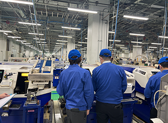 食い入るように設備の動きに見入るお客さまの姿が印象的でした