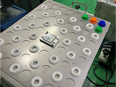 ワーク置き台。治具を変えることで様々なワークに対応可能